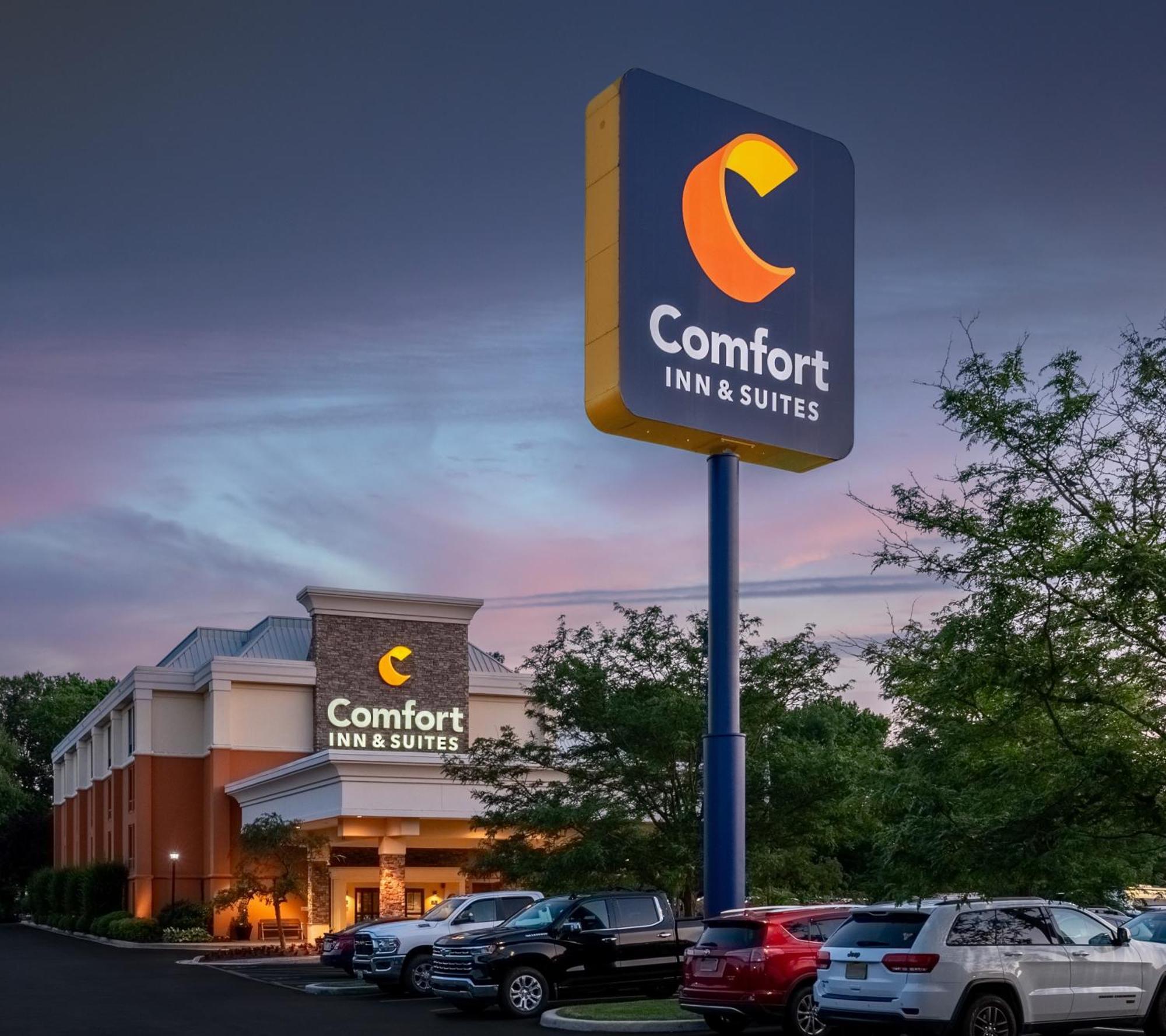 Comfort Inn & Suites Newark - Wilmington Exterior photo